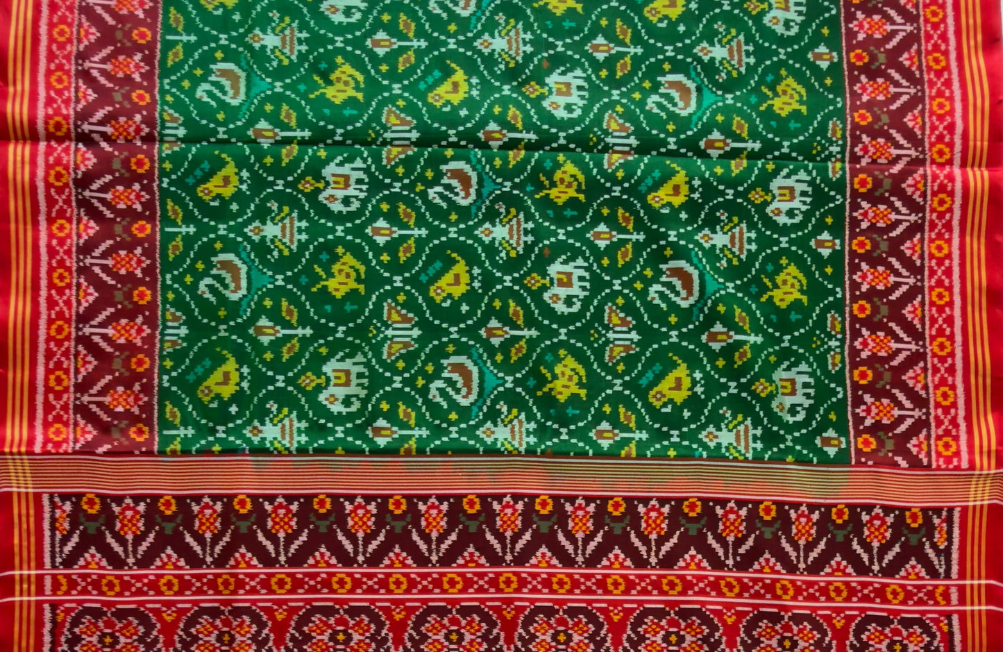Multi‑Figure Narikunj Harmony Patola