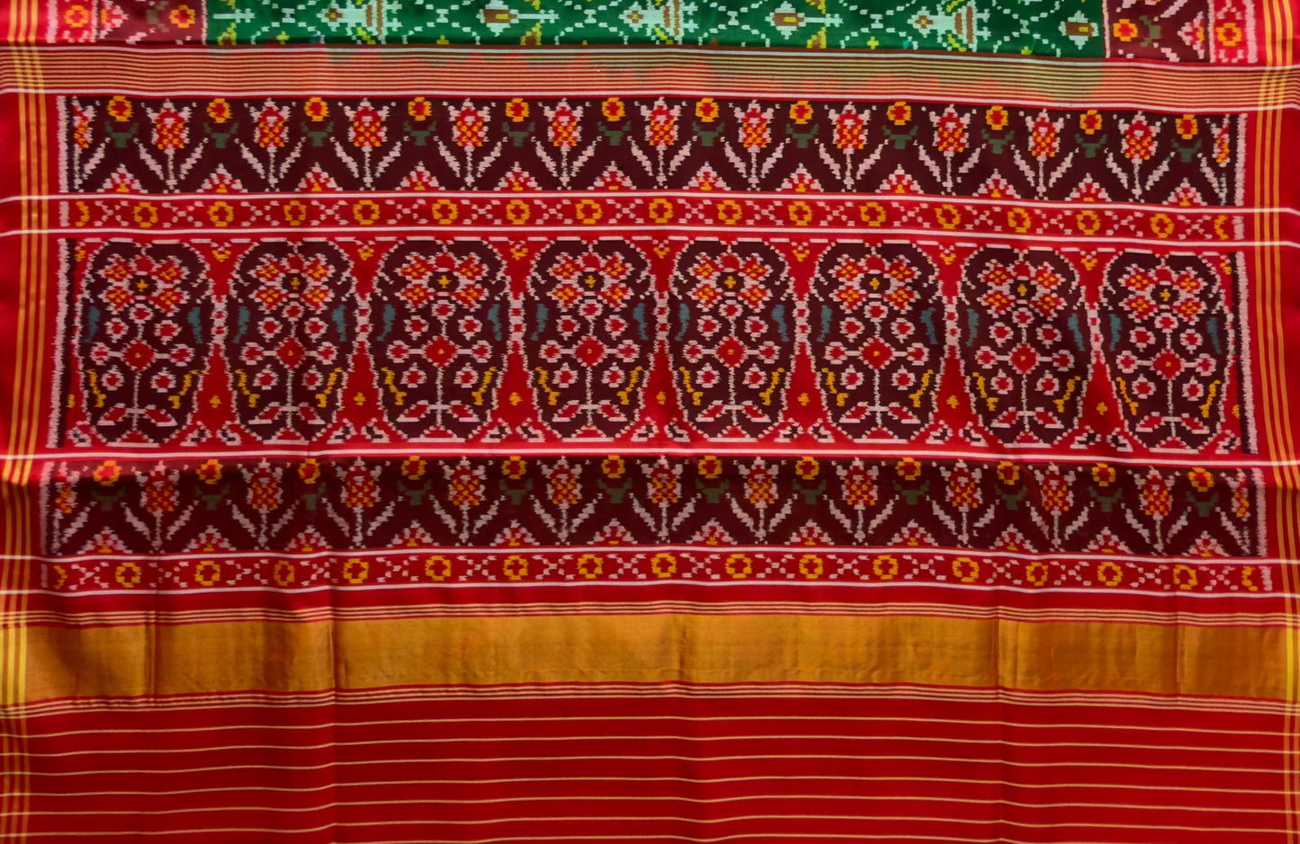 Multi‑Figure Narikunj Harmony Patola