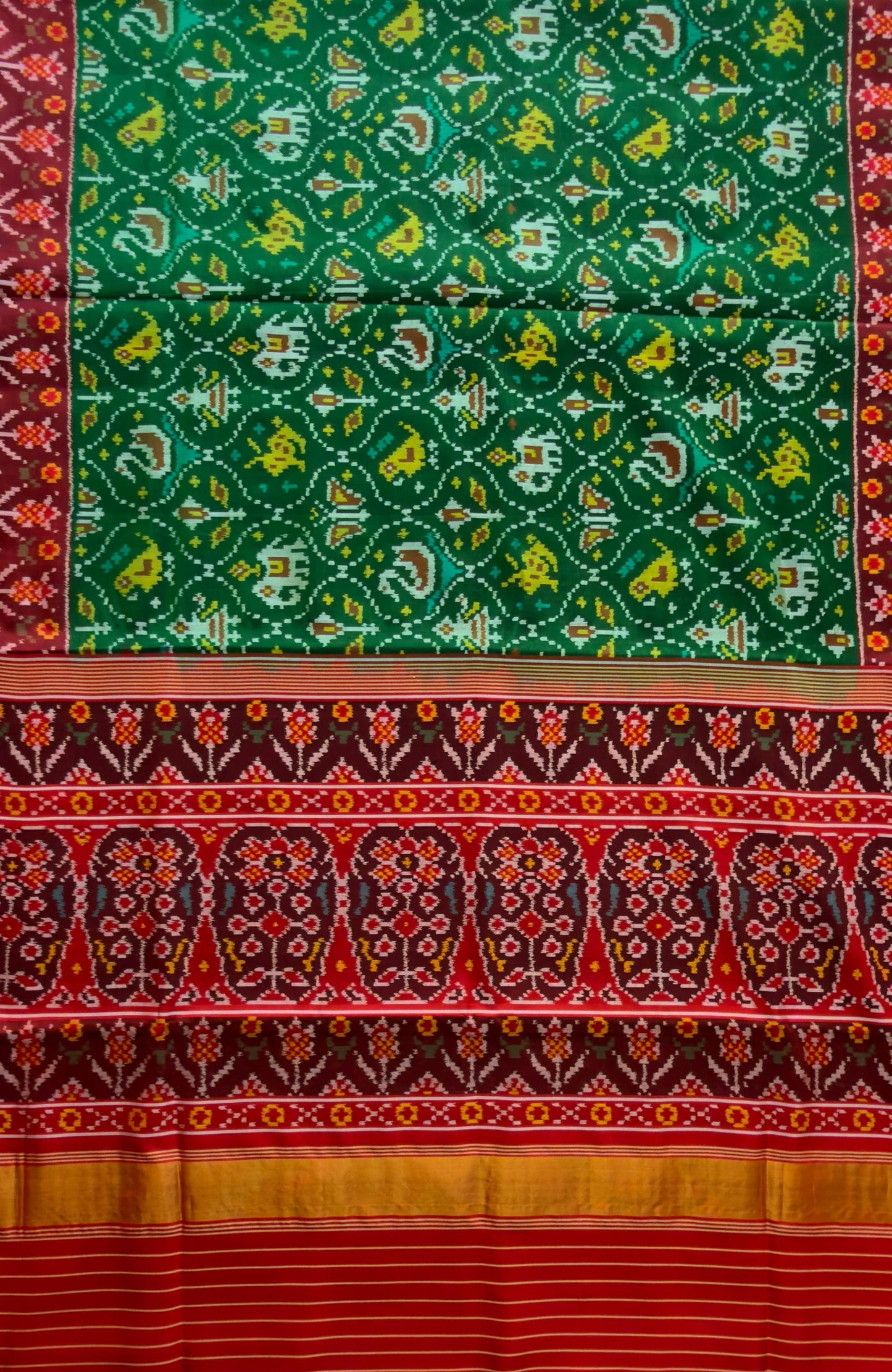 Multi‑Figure Narikunj Harmony Patola